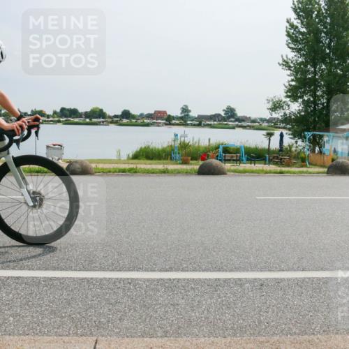 15.06.2025 - 27. Vierlanden-Triathlon H.Heesch http://msf.ph/oto/8020247 15.06.2025 10:26:05 Radfahren 129, 212, 566, 595 meine-sportfotos.de