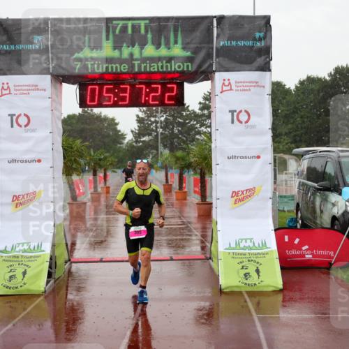15.06.2025 - 7 Türme Triathlon Michael Strokosch http://msf.ph/oto/8020255 15.06.2025 15:37:21 Ziel  meine-sportfotos.de