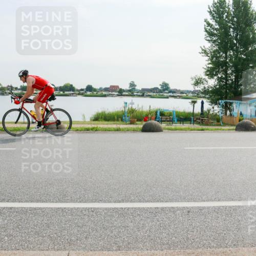 15.06.2025 - 27. Vierlanden-Triathlon H.Heesch http://msf.ph/oto/8020258 15.06.2025 09:44:47 Radfahren 8, 16 meine-sportfotos.de