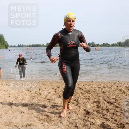 15.06.2025 - 27. Vierlanden-Triathlon Lena Gebhardt http://msf.ph/oto/8020267 15.06.2025 10:17:41 Schwimmen 485, 488, 492, 493, 519, 522, 532, 537, 552, 557, 562, 563, 572, 588, 626 meine-sportfotos.de