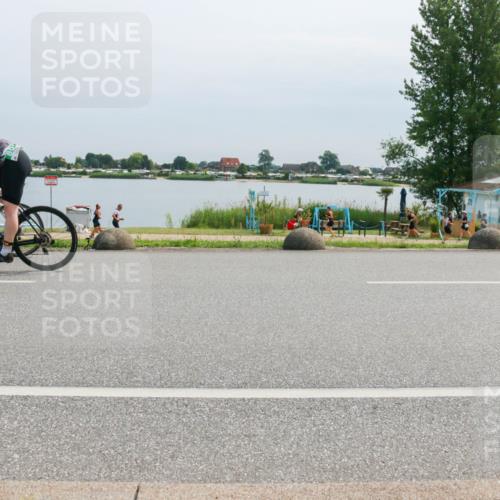 15.06.2025 - 27. Vierlanden-Triathlon H.Heesch http://msf.ph/oto/8020268 15.06.2025 11:16:08 Radfahren 102, 208, 801, 819, 860 meine-sportfotos.de