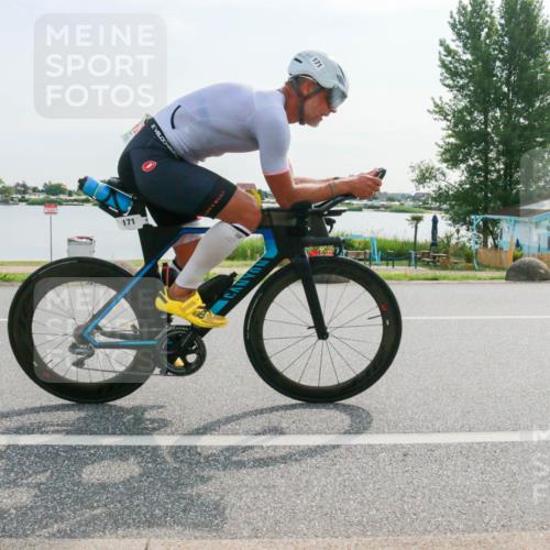 15.06.2025 - 27. Vierlanden-Triathlon H.Heesch http://msf.ph/oto/8020279 15.06.2025 09:44:54 Radfahren 8, 171 meine-sportfotos.de