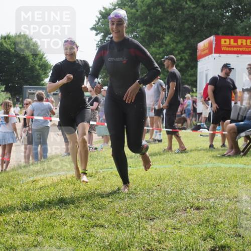 15.06.2025 - 27. Vierlanden-Triathlon KatJ http://msf.ph/oto/8020307 15.06.2025 10:19:58 Schwimmen 500, 539, 553, 569, 578 meine-sportfotos.de