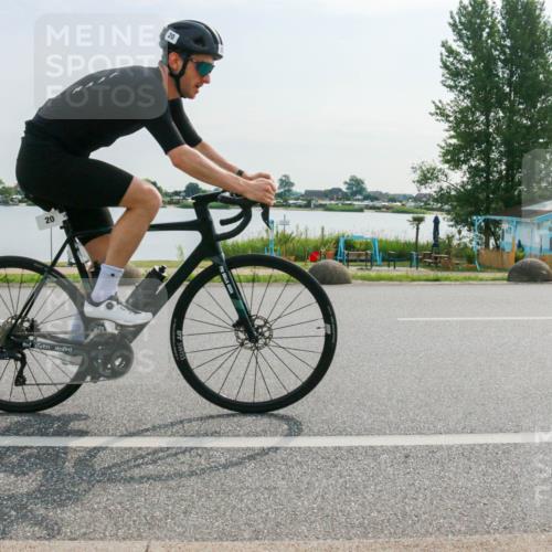 15.06.2025 - 27. Vierlanden-Triathlon H.Heesch http://msf.ph/oto/8020308 15.06.2025 09:45:08 Radfahren 20, 37 meine-sportfotos.de