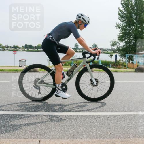 15.06.2025 - 27. Vierlanden-Triathlon H.Heesch http://msf.ph/oto/8020310 15.06.2025 10:26:05 Radfahren 129, 212, 566, 595 meine-sportfotos.de