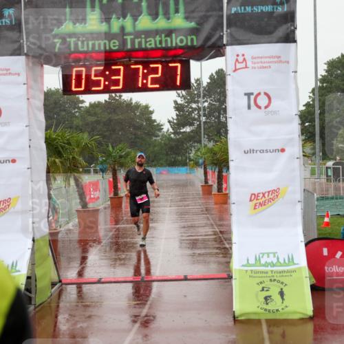 15.06.2025 - 7 Türme Triathlon Michael Strokosch http://msf.ph/oto/8020332 15.06.2025 15:37:26 Ziel 262 meine-sportfotos.de