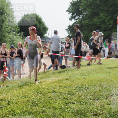 15.06.2025 - 27. Vierlanden-Triathlon KatJ http://msf.ph/oto/8020340 15.06.2025 10:20:02 Schwimmen 500, 553, 569, 578 meine-sportfotos.de