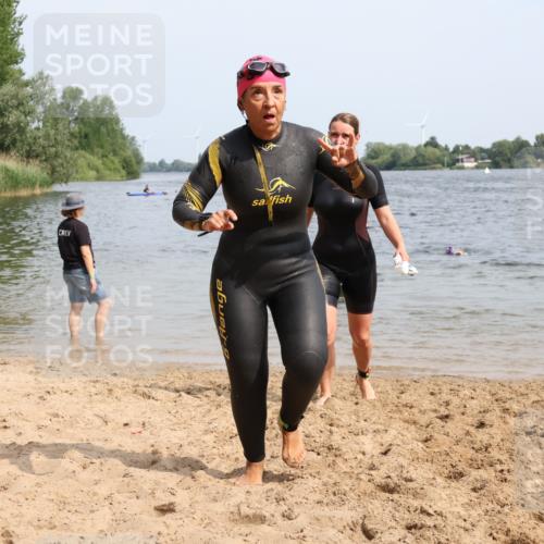 15.06.2025 - 27. Vierlanden-Triathlon Lena Gebhardt http://msf.ph/oto/8020341 15.06.2025 10:17:45 Schwimmen 485, 493, 522, 532, 537, 552, 562, 563, 571, 588, 626 meine-sportfotos.de