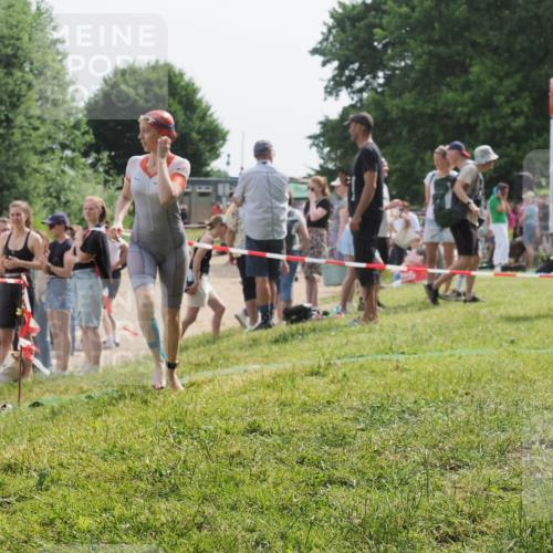 15.06.2025 - 27. Vierlanden-Triathlon KatJ http://msf.ph/oto/8020347 15.06.2025 10:20:02 Schwimmen 500, 553, 569, 578 meine-sportfotos.de