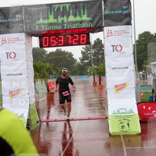15.06.2025 - 7 Türme Triathlon Michael Strokosch http://msf.ph/oto/8020370 15.06.2025 15:37:28 Ziel 262 meine-sportfotos.de