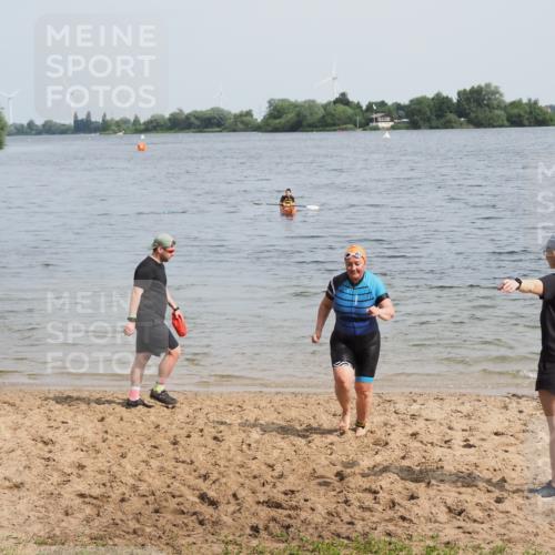 21.06.2025 - 27. Vierlanden-Triathlon MichiJ http://msf.ph/oto/8020371 15.06.2026 10:21:58 Schwimmen 538 meine-sportfotos.de