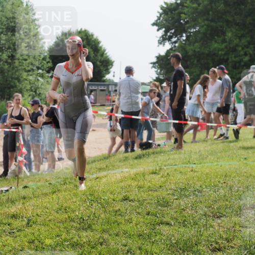 15.06.2025 - 27. Vierlanden-Triathlon KatJ http://msf.ph/oto/8020382 15.06.2025 10:20:03 Schwimmen 500, 553, 569, 578 meine-sportfotos.de