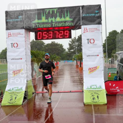 15.06.2025 - 7 Türme Triathlon Michael Strokosch http://msf.ph/oto/8020386 15.06.2025 15:37:29 Ziel 262 meine-sportfotos.de