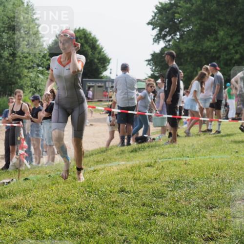 15.06.2025 - 27. Vierlanden-Triathlon KatJ http://msf.ph/oto/8020400 15.06.2025 10:20:03 Schwimmen 500, 553, 569, 578 meine-sportfotos.de