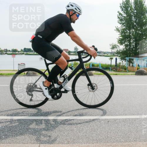 15.06.2025 - 27. Vierlanden-Triathlon H.Heesch http://msf.ph/oto/8020404 15.06.2025 09:46:18 Radfahren 51, 69, 181, 226 meine-sportfotos.de