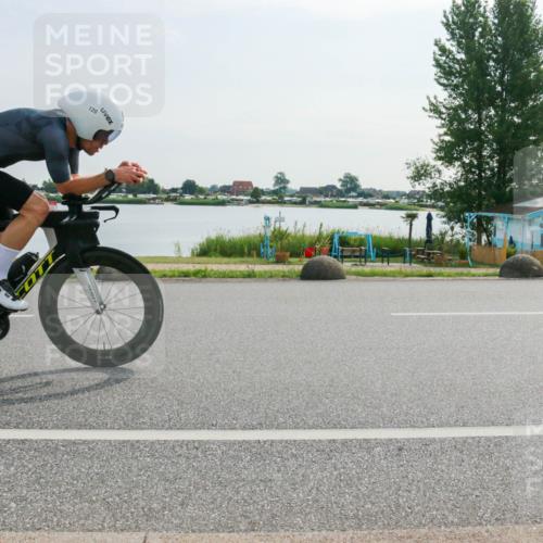 15.06.2025 - 27. Vierlanden-Triathlon H.Heesch http://msf.ph/oto/8020430 15.06.2025 09:46:32 Radfahren 120 meine-sportfotos.de