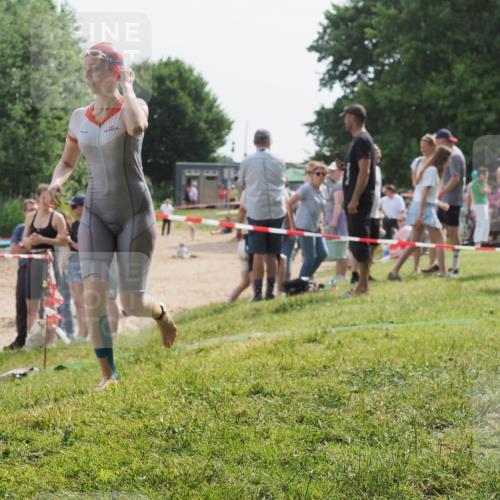15.06.2025 - 27. Vierlanden-Triathlon KatJ http://msf.ph/oto/8020434 15.06.2025 10:20:03 Schwimmen 500, 553, 569, 578 meine-sportfotos.de