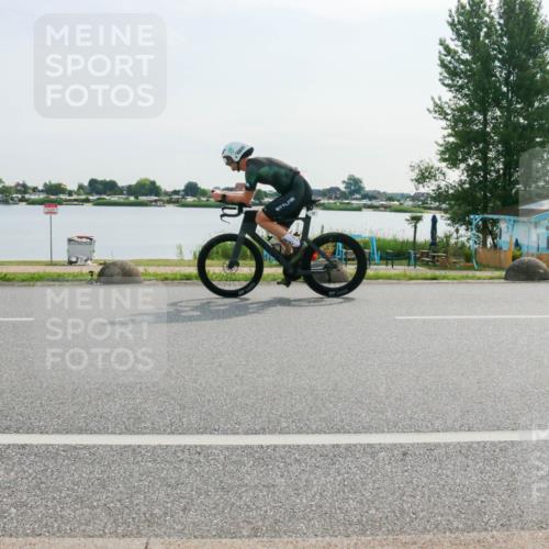 15.06.2025 - 27. Vierlanden-Triathlon H.Heesch http://msf.ph/oto/8020444 15.06.2025 09:46:51 Radfahren 36, 126, 149 meine-sportfotos.de