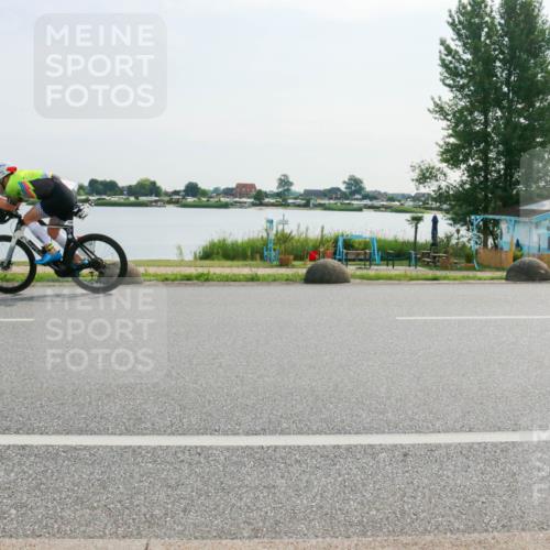 15.06.2025 - 27. Vierlanden-Triathlon H.Heesch http://msf.ph/oto/8020457 15.06.2025 09:46:53 Radfahren 36, 82, 126, 149 meine-sportfotos.de