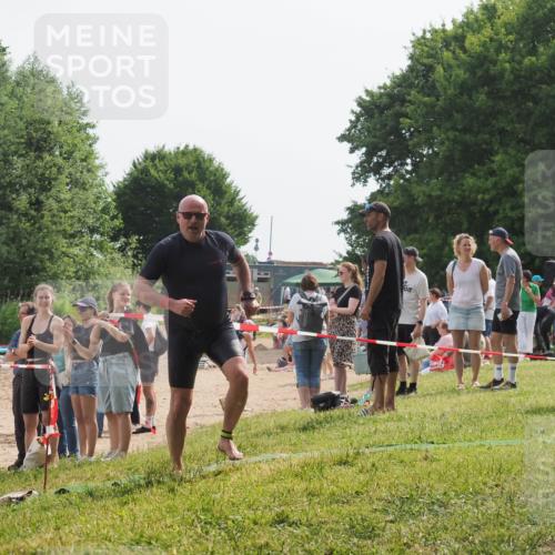15.06.2025 - 27. Vierlanden-Triathlon KatJ http://msf.ph/oto/8020485 15.06.2025 10:20:15 Schwimmen 616 meine-sportfotos.de