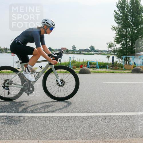 15.06.2025 - 27. Vierlanden-Triathlon H.Heesch http://msf.ph/oto/8020492 15.06.2025 09:47:05 Radfahren 61, 212, 242 meine-sportfotos.de