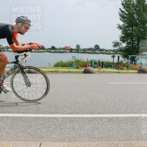 21.06.2025 - 27. Vierlanden-Triathlon H.Heesch http://msf.ph/oto/8020495 15.06.2025 12:04:11 Radfahren 653, 695, 736, 932 meine-sportfotos.de