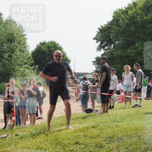 15.06.2025 - 27. Vierlanden-Triathlon KatJ http://msf.ph/oto/8020498 15.06.2025 10:20:16 Schwimmen 616 meine-sportfotos.de