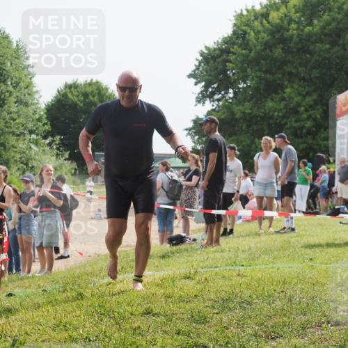 15.06.2025 - 27. Vierlanden-Triathlon KatJ http://msf.ph/oto/8020516 15.06.2025 10:20:16 Schwimmen 616 meine-sportfotos.de