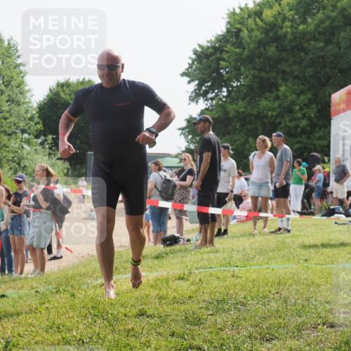 15.06.2025 - 27. Vierlanden-Triathlon KatJ http://msf.ph/oto/8020534 15.06.2025 10:20:17 Schwimmen 616 meine-sportfotos.de