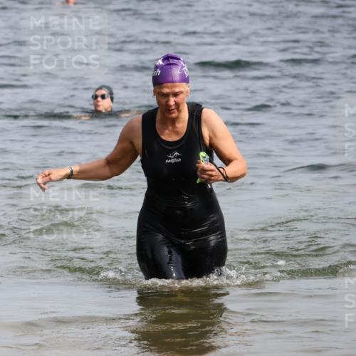 15.06.2025 - 27. Vierlanden-Triathlon Lena Gebhardt http://msf.ph/oto/8020544 15.06.2025 10:17:56 Schwimmen 515, 522, 550, 563, 571, 629 meine-sportfotos.de