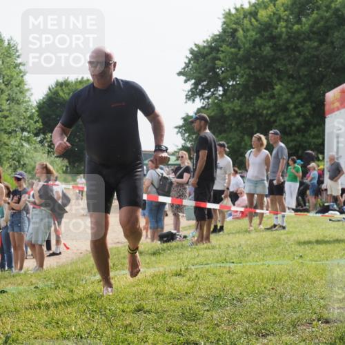 15.06.2025 - 27. Vierlanden-Triathlon KatJ http://msf.ph/oto/8020546 15.06.2025 10:20:17 Schwimmen 616 meine-sportfotos.de