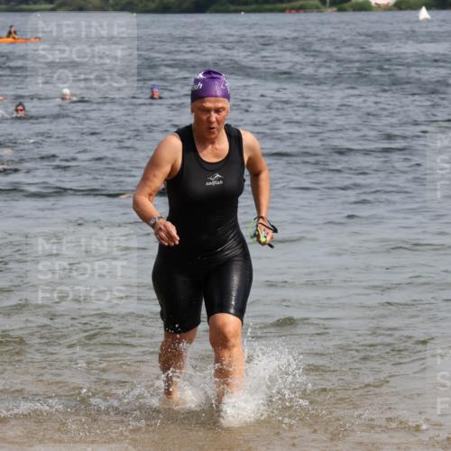 15.06.2025 - 27. Vierlanden-Triathlon Lena Gebhardt http://msf.ph/oto/8020600 15.06.2025 10:18:00 Schwimmen 515, 550, 571, 629 meine-sportfotos.de