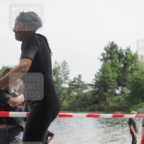 15.06.2025 - 27. Vierlanden-Triathlon KatJ http://msf.ph/oto/8020602 15.06.2025 10:20:40 Schwimmen 619 meine-sportfotos.de