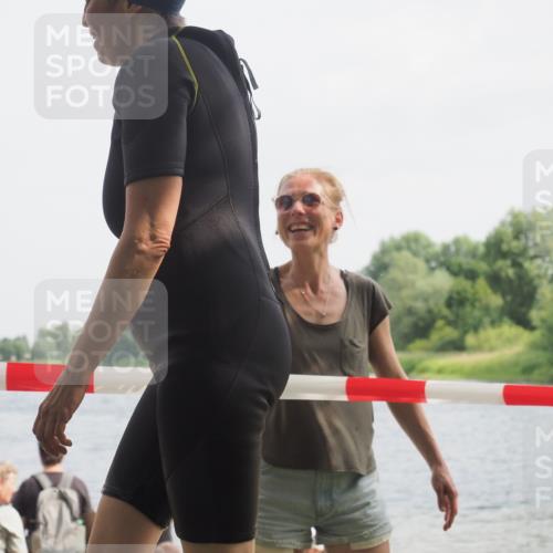 15.06.2025 - 27. Vierlanden-Triathlon KatJ http://msf.ph/oto/8020622 15.06.2025 10:20:41 Schwimmen 619 meine-sportfotos.de