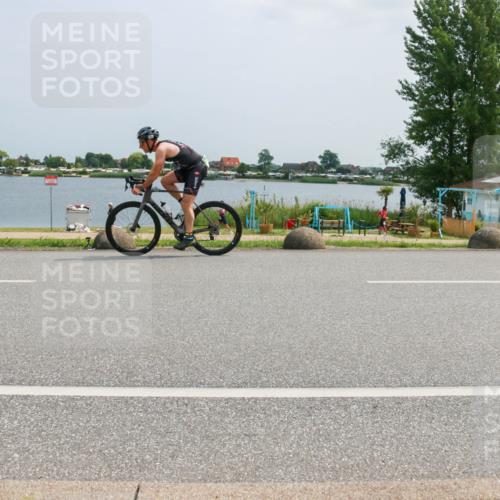 21.06.2025 - 27. Vierlanden-Triathlon H.Heesch http://msf.ph/oto/8020625 15.06.2025 12:04:19 Radfahren 19, 792, 804, 880, 932 meine-sportfotos.de
