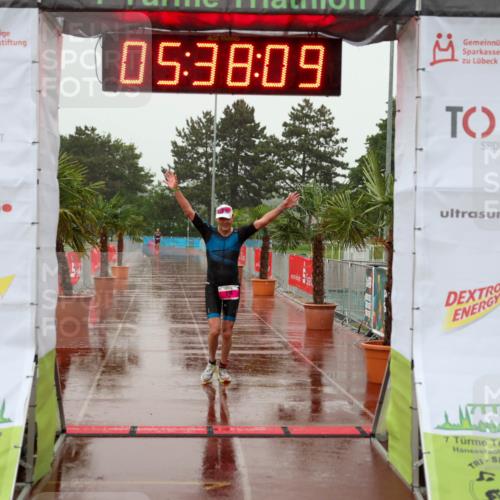 15.06.2025 - 7 Türme Triathlon Michael Strokosch http://msf.ph/oto/8020632 15.06.2025 15:38:08 Ziel 218 meine-sportfotos.de