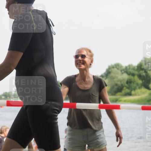 15.06.2025 - 27. Vierlanden-Triathlon KatJ http://msf.ph/oto/8020636 15.06.2025 10:20:41 Schwimmen 619 meine-sportfotos.de