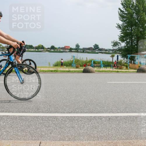 21.06.2025 - 27. Vierlanden-Triathlon H.Heesch http://msf.ph/oto/8020639 15.06.2025 12:04:19 Radfahren 19, 792, 804, 880, 932 meine-sportfotos.de