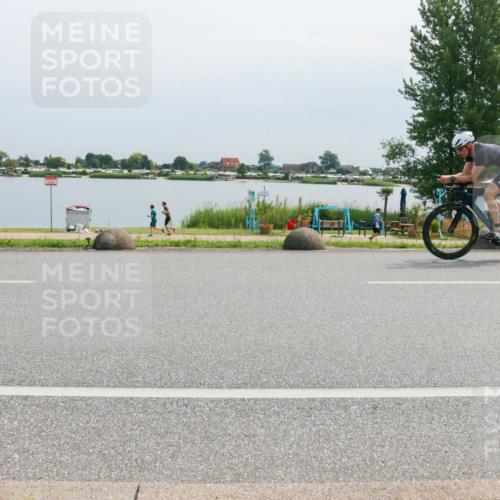15.06.2025 - 27. Vierlanden-Triathlon H.Heesch http://msf.ph/oto/8020642 15.06.2025 11:16:27 Radfahren 45, 603, 717, 794, 805 meine-sportfotos.de