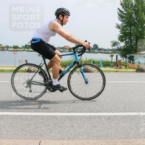 21.06.2025 - 27. Vierlanden-Triathlon H.Heesch http://msf.ph/oto/8020654 15.06.2025 12:04:19 Radfahren 19, 792, 804, 880, 932 meine-sportfotos.de