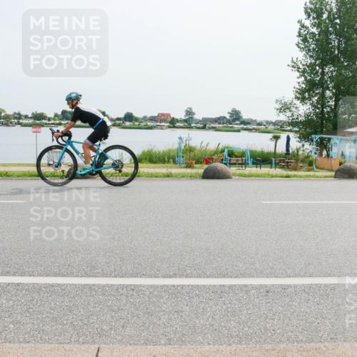 15.06.2025 - 27. Vierlanden-Triathlon H.Heesch http://msf.ph/oto/8020658 15.06.2025 10:26:40 Radfahren 19, 220, 380, 526, 571 meine-sportfotos.de