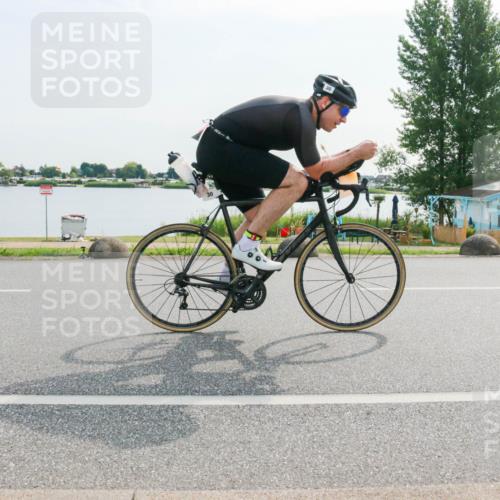 15.06.2025 - 27. Vierlanden-Triathlon H.Heesch http://msf.ph/oto/8020661 15.06.2025 09:48:36 Radfahren 30 meine-sportfotos.de