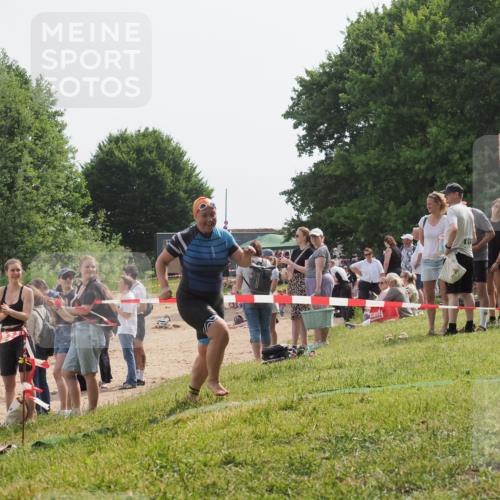 15.06.2025 - 27. Vierlanden-Triathlon KatJ http://msf.ph/oto/8020663 15.06.2025 10:22:02 Schwimmen 538 meine-sportfotos.de