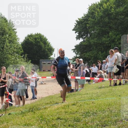 15.06.2025 - 27. Vierlanden-Triathlon KatJ http://msf.ph/oto/8020674 15.06.2025 10:22:02 Schwimmen 538 meine-sportfotos.de
