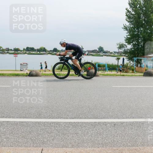 15.06.2025 - 27. Vierlanden-Triathlon H.Heesch http://msf.ph/oto/8020693 15.06.2025 11:16:27 Radfahren 45, 603, 717, 794, 805 meine-sportfotos.de