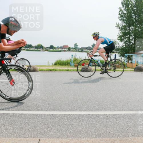 15.06.2025 - 27. Vierlanden-Triathlon H.Heesch http://msf.ph/oto/8020726 15.06.2025 10:26:53 Radfahren 328, 537, 547, 562, 575 meine-sportfotos.de