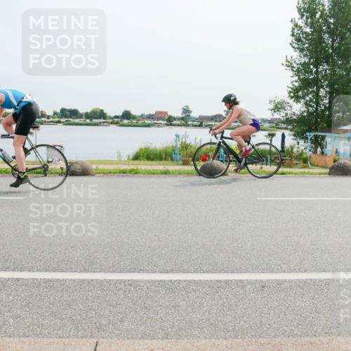15.06.2025 - 27. Vierlanden-Triathlon H.Heesch http://msf.ph/oto/8020738 15.06.2025 10:26:54 Radfahren 328, 537, 547, 562, 575 meine-sportfotos.de