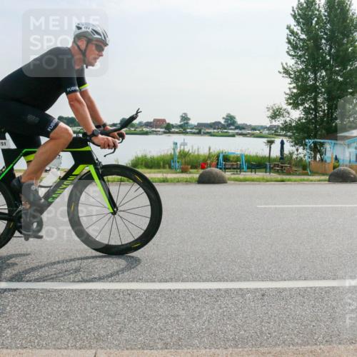 15.06.2025 - 27. Vierlanden-Triathlon H.Heesch http://msf.ph/oto/8020743 15.06.2025 09:49:18 Radfahren 151, 220, 221 meine-sportfotos.de