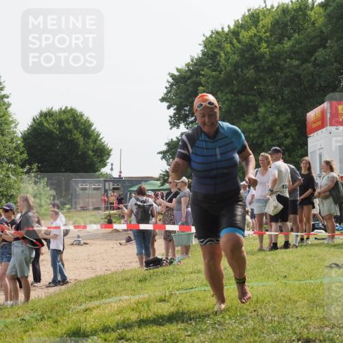 15.06.2025 - 27. Vierlanden-Triathlon KatJ http://msf.ph/oto/8020744 15.06.2025 10:22:04 Schwimmen 538 meine-sportfotos.de
