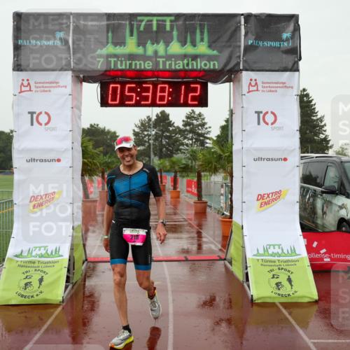 15.06.2025 - 7 Türme Triathlon Michael Strokosch http://msf.ph/oto/8020749 15.06.2025 15:38:11 Ziel 218 meine-sportfotos.de